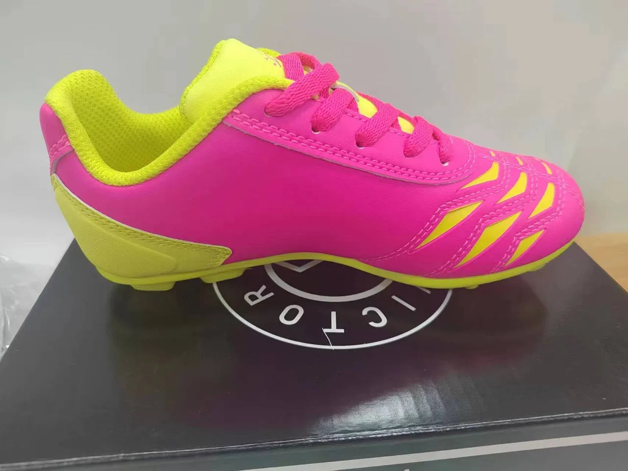 New Victor Sierra Kids Cattura MD Jr Soccer Shoes Size 12T Pink/Yellow