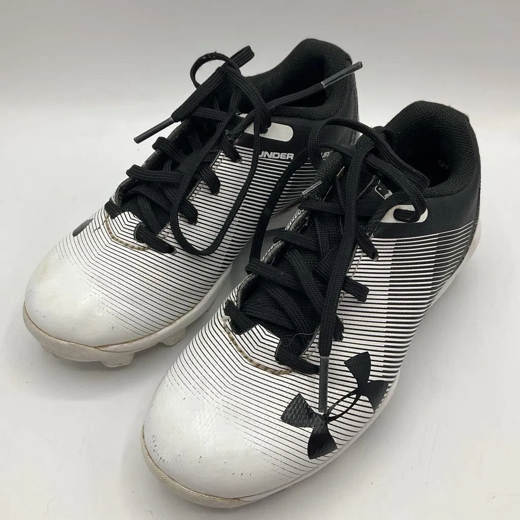 Size 12: Under Armour Black/White Lace-up Soccer Cleats